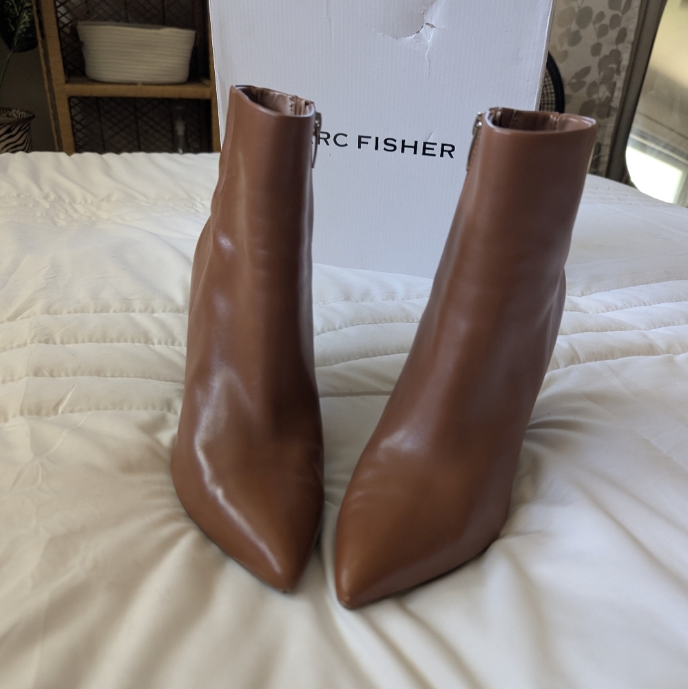 Marc Fisher Women's Size 7.5 Glorena Medium Natural Tan Leather Zip Ankle Bootie - Picture 8 of 17